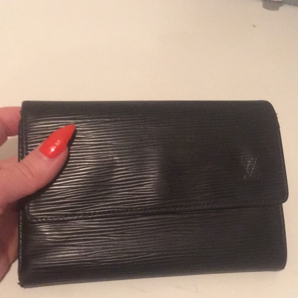 LOUIS VUITTON BLACK WALLET excellent condition